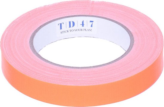 Oranje gaffa tape rol met roze zijkanten en 'TD 47 STICK TO YOUR PLAN!' op de kern.