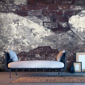 Fotobehangkoning - Behang - Vliesbehang - Fotobehang - Dark Alley - Industrieel - Oude Donkere Bakstenen Muur - 250 x 175 cm
