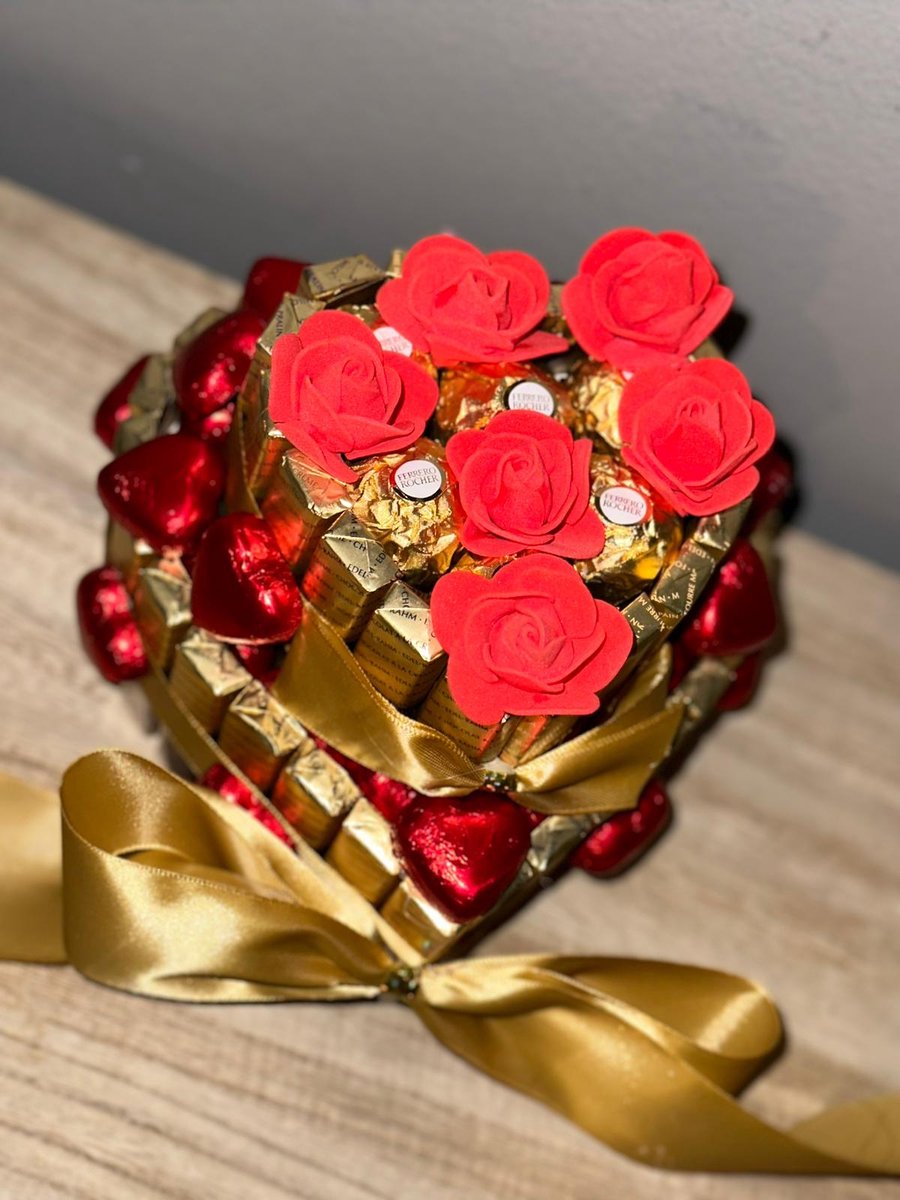 Nina’s Giftshop® Luxe Chocolade Geschenk met Ferrero Rocher en Merci – Cadeau voor Haar – Valentijn, Verjaardag, Jubileum