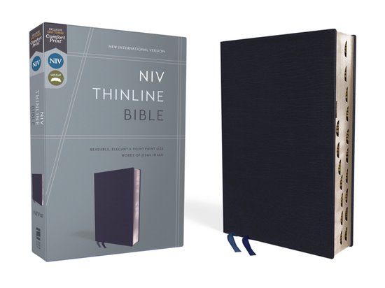 NIV Thinline Bijbel in marineblauw met opdruk, 9-punts lettertype, rode letters voor Jezus' woorden en index.