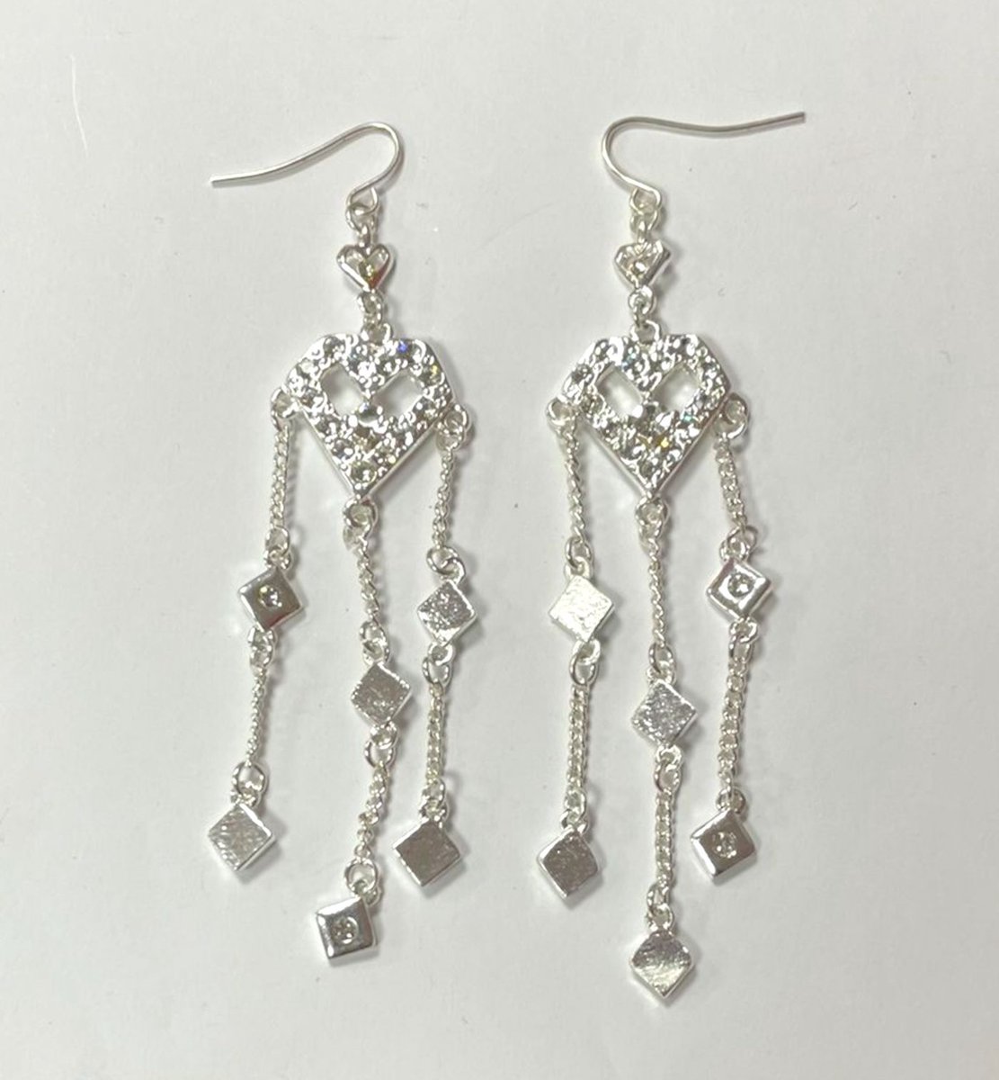 Zilverkleurige oorhangers - Zirkonia stenen - 10 Centimeter - Damesdingetjes