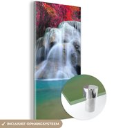 Glasschilderij - Acrylplaat - Waterval - Japanse esdoorn - Rood - Water - Foto op glas - Acrylglas - Glazen schilderij - Kamer decoratie - 60x120 cm - Wanddecoratie