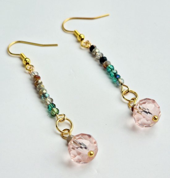 Gouden oorhangers met roze kristal - Dames oorbellen - gekleurde oorhangers - 14k goldplated - lange oorbellen -