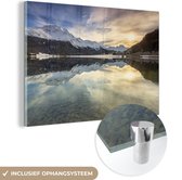 MuchoWow® Glasschilderij 90x60 cm - Schilderij acrylglas - Bergmeer in de winter Zwitserland - Foto op glas - Schilderijen
