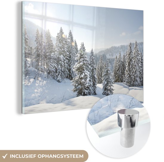 MuchoWow® Glasschilderij 60x40 cm - Schilderij acrylglas - De zon schijnt op de besneeuwde bomen bij een winterlandschap - Foto op glas - Schilderijen