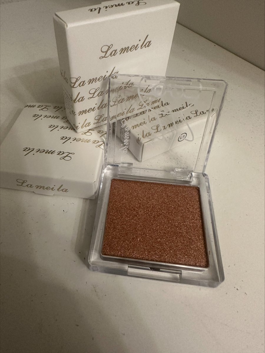 Long lasting shimme Highligth shadow | Make up | Parfum | Moederdag | Verjaardagscadeau| Cadeautje| Valentijnsdag| Kado | sieraden | vaderdag | oorbellen | oorsieraden