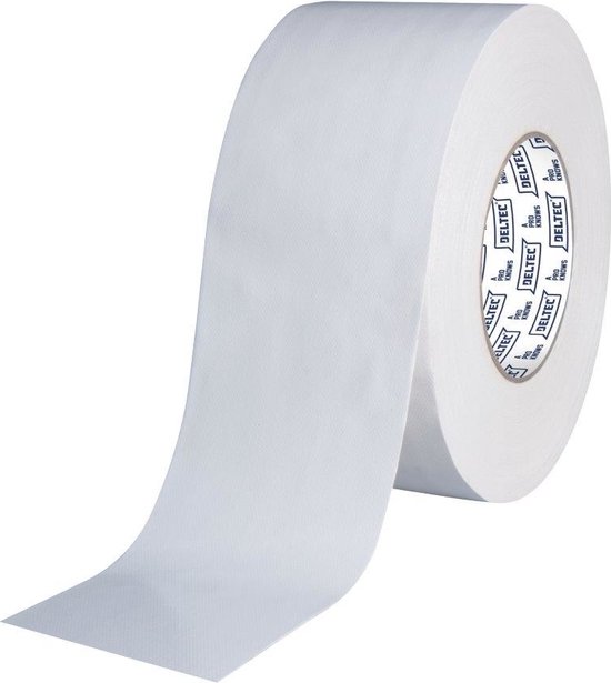 Een rol witte ducttape met het logo 'DELTEC' op de binnenkant van de rol.