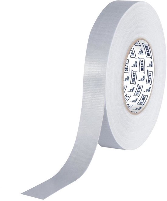 Witte Deltec Gaffa Pro tape, 25mm x 50m. De tape heeft een licht glanzende, geweven textuur en de zijkant van de rol is bedrukt met 'DELTEC PRO'.
