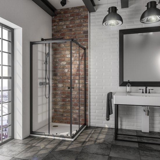 Douchecabine met zwarte profielen en helder glas, geplaatst in een trendy badkamer met bakstenen muur.