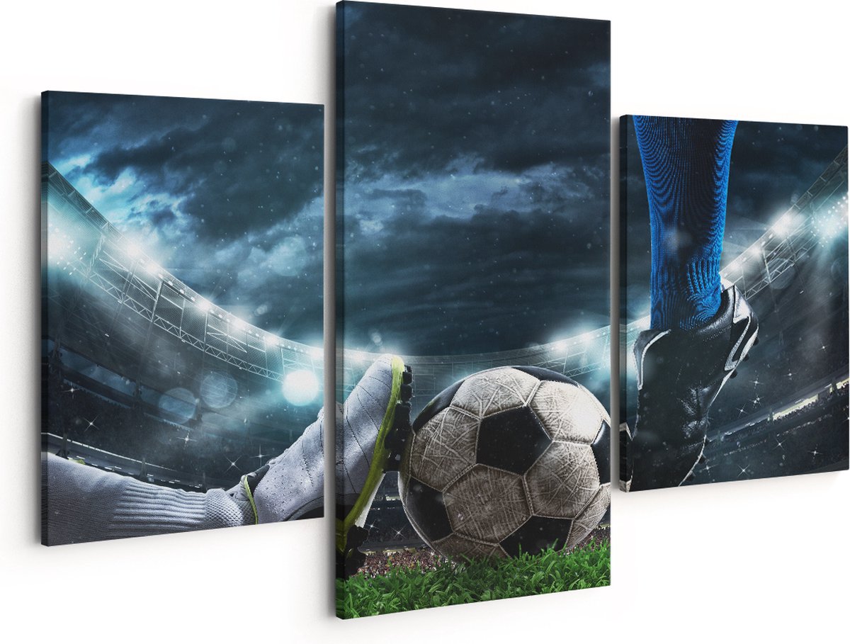 Artaza Canvas Schilderij Drieluik Voetbal Sliding Op De Bal In Het Stadion - 150x120 - Groot - Foto Op Canvas - Canvas Print