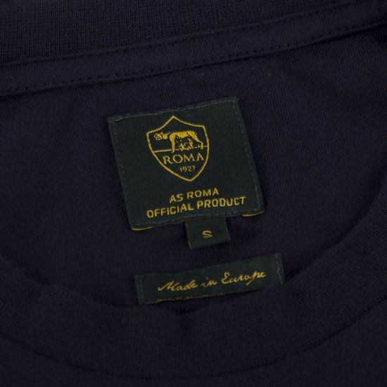 Donkerblauw T-shirt met AS Roma officiële productlabel en 'Made in Europe' label.