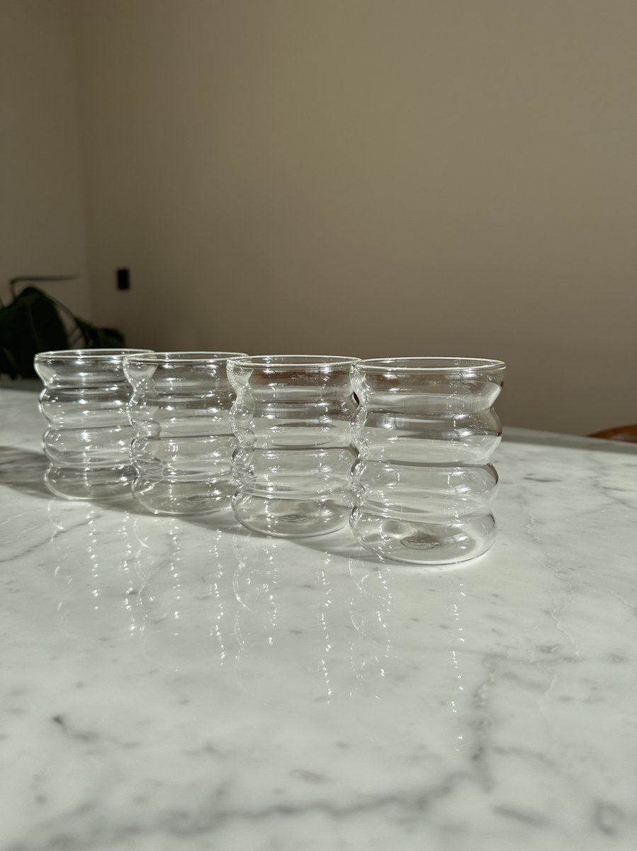 Glassy Studio - Bubbelglazen - 4 stuks - Drinkglazen - Drinkglas - Waterglazen - Waterglas - Koffieglazen - Bubbel glas - Koffieglas - Koffiekopje - Drinkglazen - Cocktailglazen - Cocktailglas - Latte Macchiato glazen - Latte Macchiato glas - 300ML