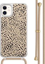 Casimoda® hoesje met beige koord - Geschikt voor iPhone 11 - Stippen bruin abstract - Afneembaar koord - TPU/acryl - Bruin/beige