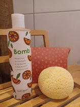 Showerwash-BomB Cosmeticts-Vegan-Duurzaam-Voeten-Badzout-Zess Appeal-Sinasappel-Manderijn-Natuurlijk Ingrediënten-Verwen-Mini Spa-Welness-Luxueus-Huid-Elegant-Musthave-Kerstcadeau-Moederdag-Verjaardag-Sinterklaas-Eid Mubarak-Spons-Kerstgift