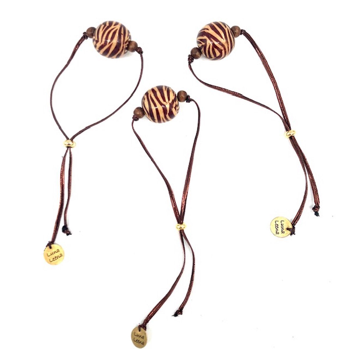 Luna-Leena duurzame armband luipaard bruin - L26cm - gerecycled - houten kralen van bestaande armbanden uit Nepal - one size - handgemaakt in Nepal - bracelet brown - trendy - feestje - voor elke dag - vintage look - accessoire - cadeau - sieraad