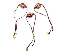 Luna-Leena duurzame armband luipaard - bruin - L26cm - gerecycled - houten kralen van bestaande armbanden uit Nepal - one size 14+ - handgemaakt in Nepal - bracelet brown - trendy - feestje - leopard look - accessoires - cadeau - sieraad