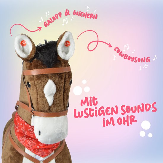 Close-up van een bruin pluche paard met rode bandana. Met 'Galop & wiehern' en 'Cowboysong' geluiden.