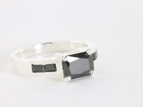 Hoogglans zilveren ring met onyx - maat 19.5