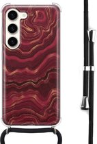 Hoesje met koord - Geschikt voor Samsung Galaxy S23 - Marmer rood agate - Verstelbaar zwart koord - Crossbody - Marmer - Transparant - Leuke Telefoonhoesjes