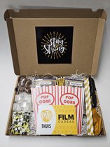 Film Pret Pakket - Stay Strong met filmcadeaubon, mystery card met persoonlijke (video)boodschap en vele film-feestartikelen | Verjaardag | Jubileum | Zomaar