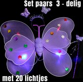 Allernieuwste.nl® 3-Delige SET Lichtgevende Vlinder Vleugeltjes met 20 Gekleurde Lampjes - Vlindervleugels + Diadeem + Toverstaf voor Meisjes- 35 x 48 cm Paars