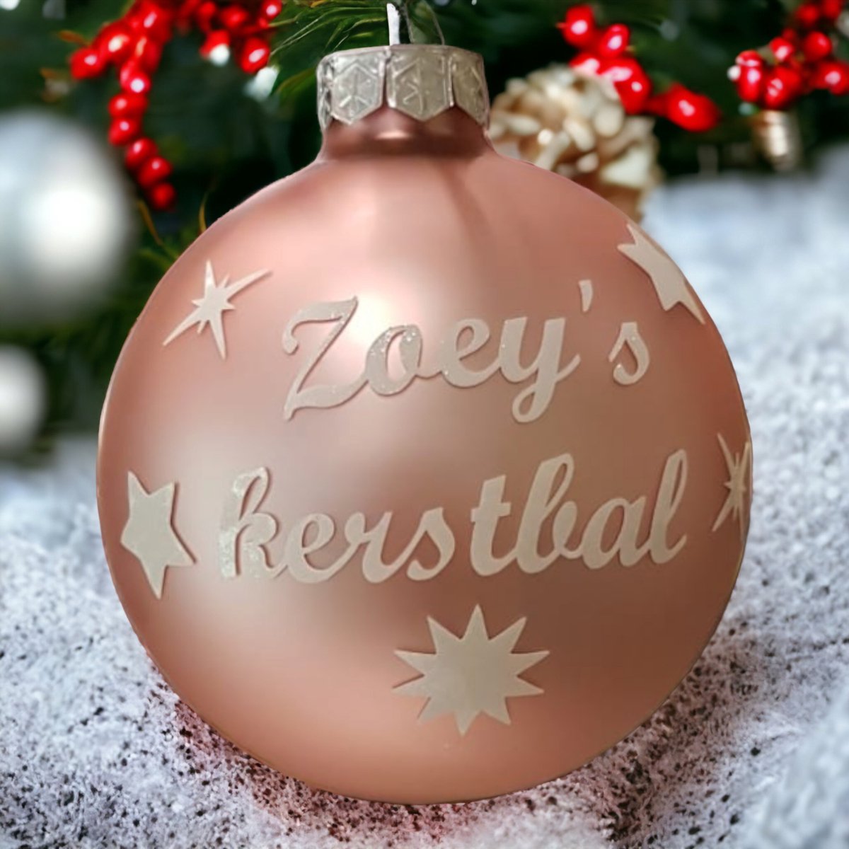 Kerstbal met naam - eigen opdruk - mat roze - bv zoey's eerste kerst - glas