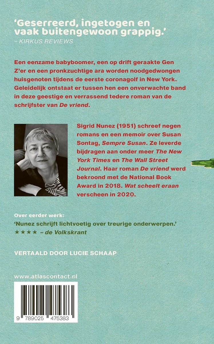 Portret van auteur Sigrid Nunez met grijze krullen, in gedempte kleuren, met boekcovers en tekst. Titel: 'Geserreerd, ingetogen en vaak buitengewoon grappig.'