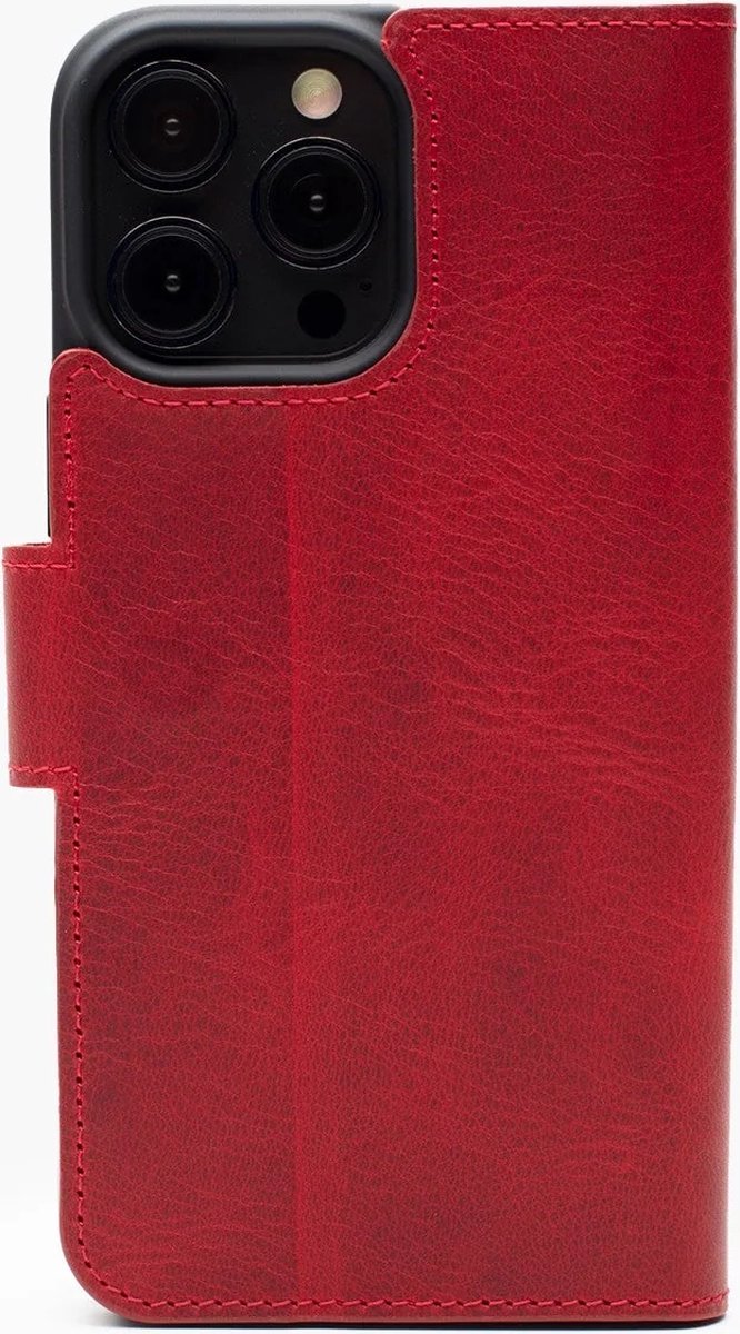 Wachikopa leather Classic iPhone Case for iPhone 15 Plus Red