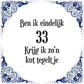 Verjaardag Tegeltje met Spreuk (33 jaar: Ben ik eindelijk 33 krijg ik zo'n kut tegeltje + cadeau verpakking & plakhanger