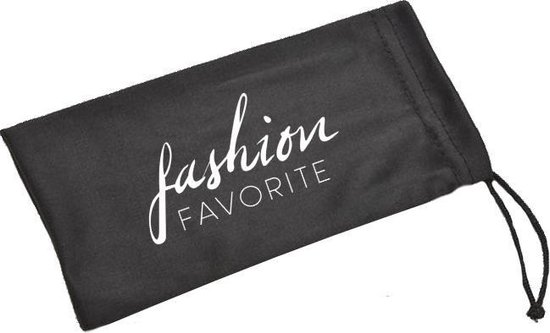 Zwart stoffen tasje met trekkoord en witte tekst 'fashion FAVORITE'.