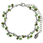 Zilver-kleurige takjes armband met groene stenen