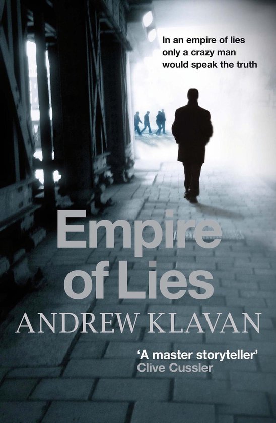 Boekcover 'Empire of Lies' van Andrew Klavan. Een silhouet van een man loopt weg in een tunnel.