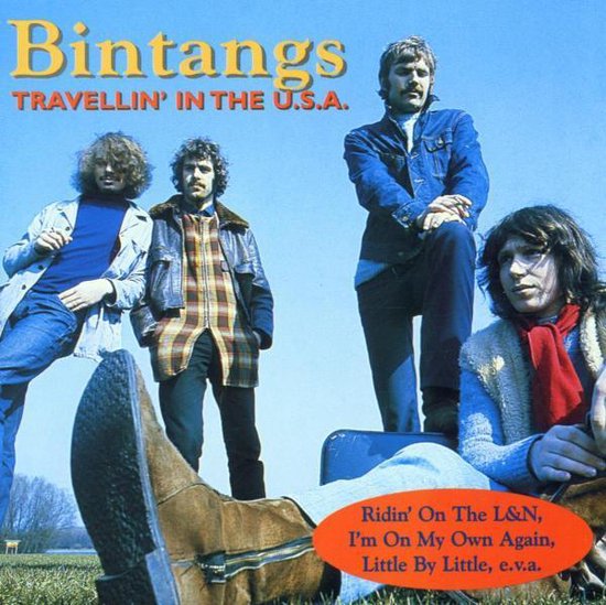 Albumhoes met de tekst 'Bintangs Travellin' in the U.S.A.' en 'Ridin' On The L&N, I'm On My Own Again, Little By Little, e.v.a.' met vier mannen in kleding uit de jaren '70.