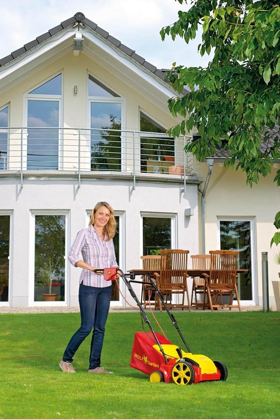 WOLF-Garten Elektrische verticuteermachine VA 303 E - werkbreedte 30 cm - opvangzak 35 l - 1300 W motor - moshark - verticuteren - opvangen