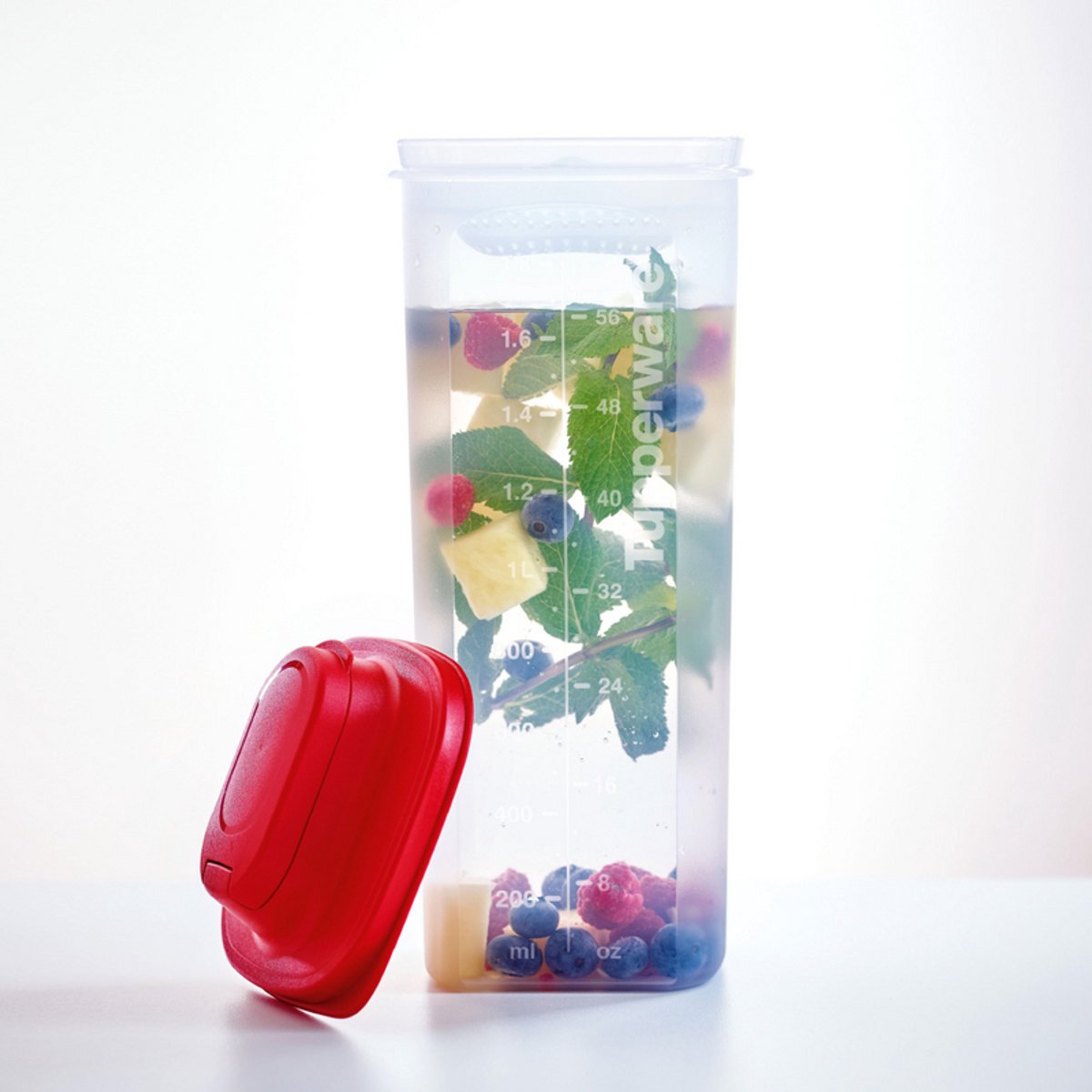 Tupperware excellent état pichet frigo 2 litres + infuseur - Arts de la table