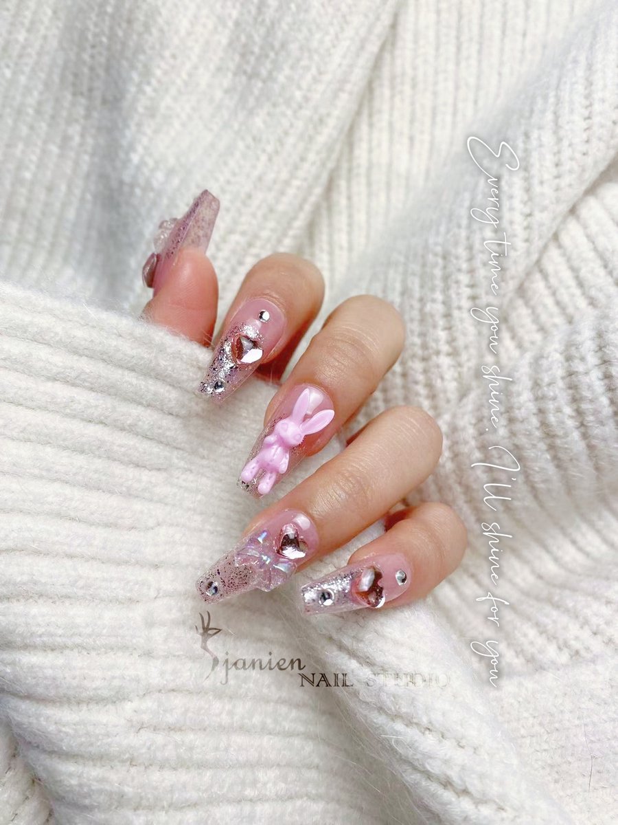 Sjanien Nail Studio Handgemaakte Press On Nails - 3D Bunny Design - Roze Glitter met Hartjes en Kristallen - Lang Coffin - 10 Stuks - Maat L