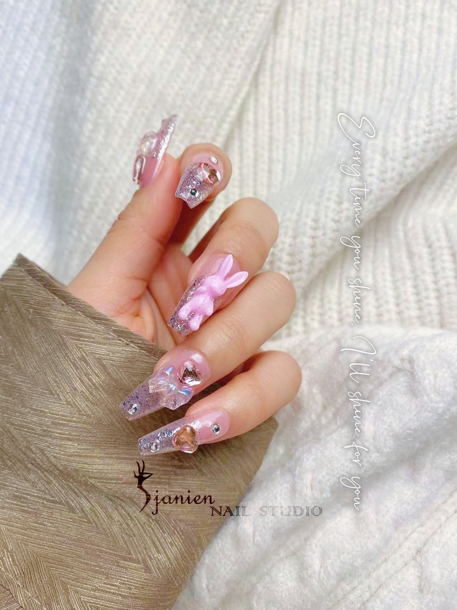 Sjanien Nail Studio Handgemaakte Press On Nails - 3D Bunny Design - Roze Glitter met Hartjes en Kristallen - Lang Coffin - 10 Stuks - Maat S