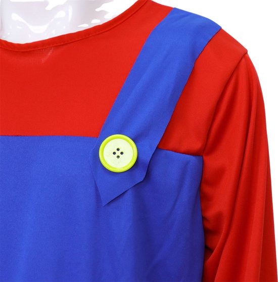 Detail van de rode bovenkant en blauwe schouderband met gele knoop van een Mario-kostuum.