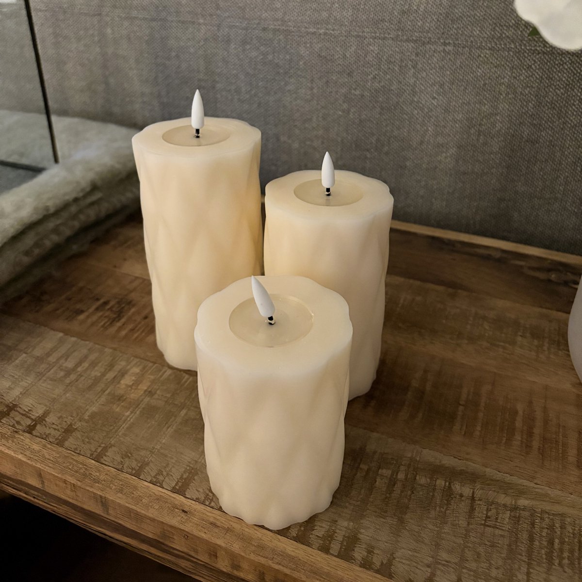 Deluxe Homeart Set van 3 Harlequin LED kaarsen Cream 10cm, 12.5cm en 15cm