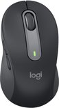 Zwarte Logitech muis met scrollwiel en groen lampje, op witte achtergrond.