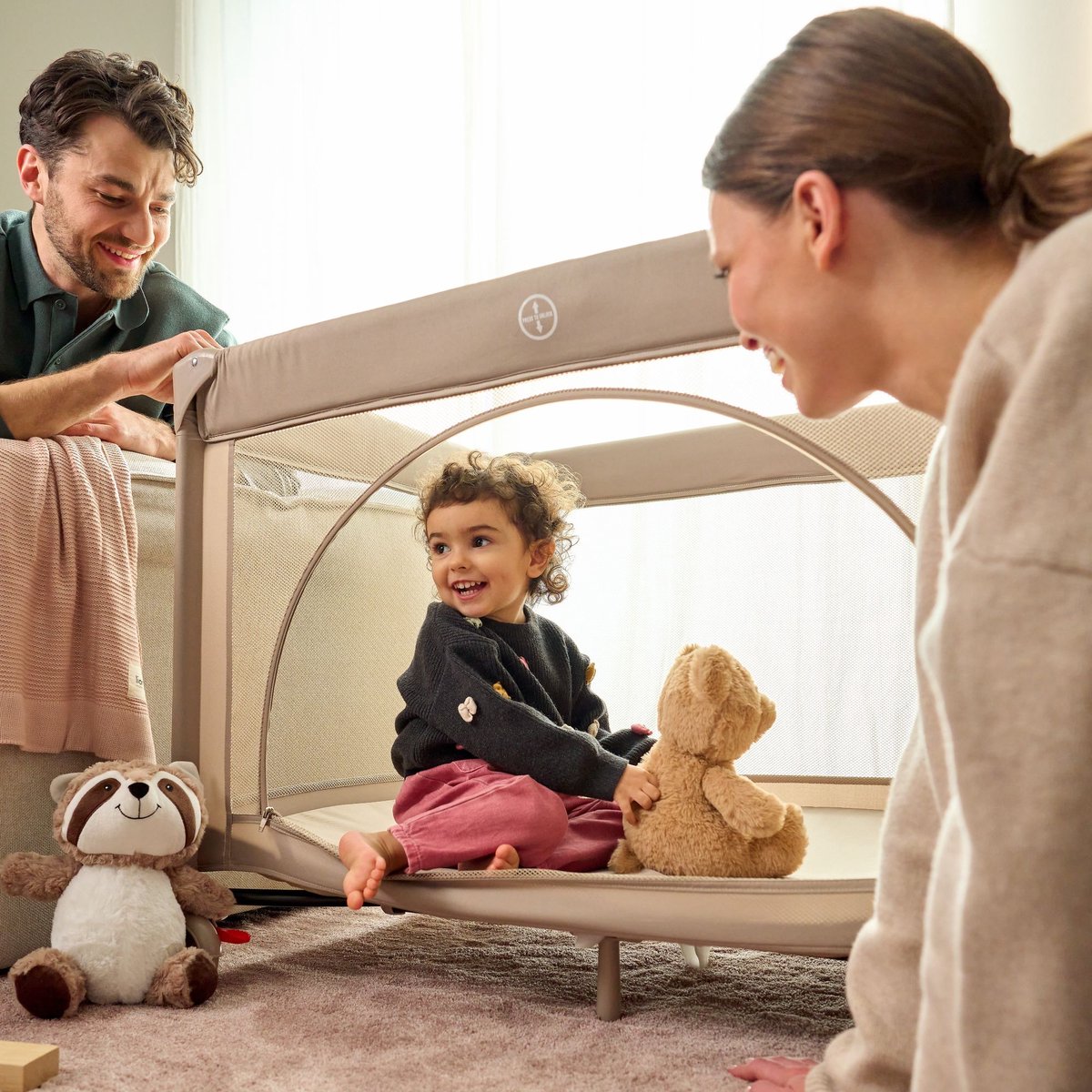 Lionelo Laura Campingbedje 2in1 – Reisbedje & Babybedje – 0-36 Maanden – 2 Matrasniveaus – Compact & Lichtgewicht – Schuimmatras – 2 Wielen met Rem – Mesh Zijpanelen – Zij-ingang – Opbergvak – Inclusief Draagtas – foto 8