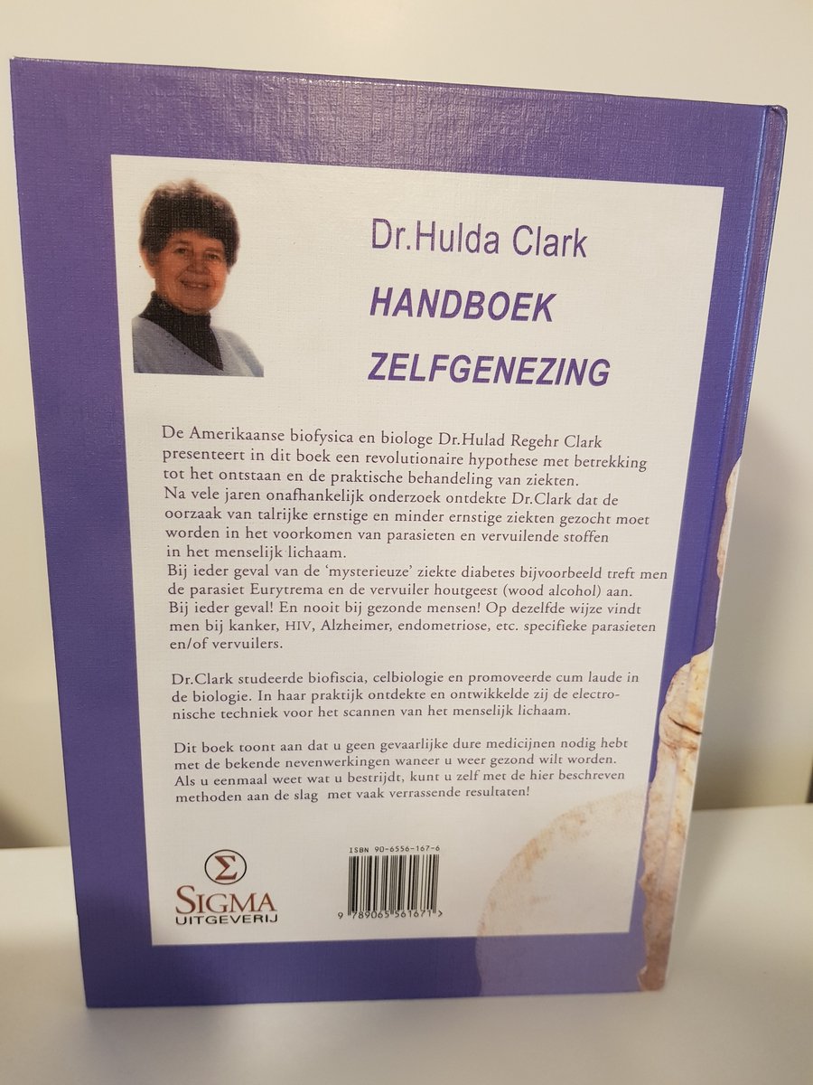 Achterkant boek: portret van Dr. Hulda Clark, met titel "HANDBOEK ZELFGENEZING" en tekst.