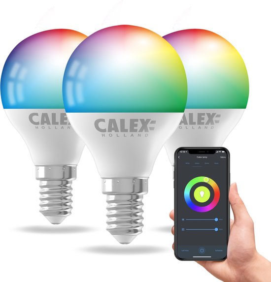 Trois ampoules LED Calex E14 avec lumière colorée, à côté d'un smartphone affichant l'application Calex.
