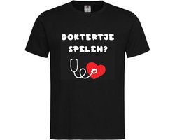 Omslag van T-shirt Unisex Volwassenen Lol - carnaval - kermis - feestje - grappig Tekst "Doktertje spelen?" Op Voorkant | korte mouw | Zwart/wit/rood | maat L