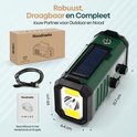 Groene noodradio met zaklamp, zonnepaneel, kompas en USB-kabel.