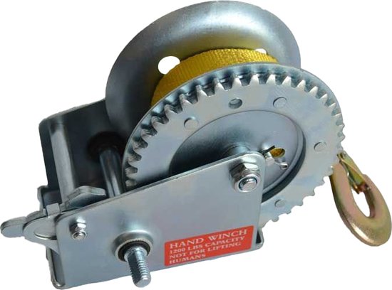 Verzinkte handlier met gele band. Rode sticker met 'HAND WINCH 1200 LBS CAPACITY NOT FOR LIFTING HUMANS'.