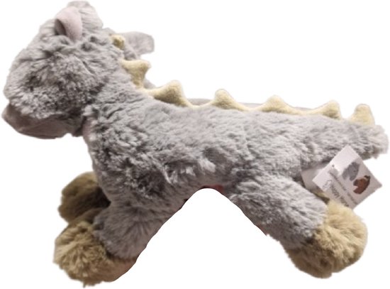 Grijze knuffel draak met beige stekels op de rug en bruine voeten. De knuffel heeft een roze snuit.