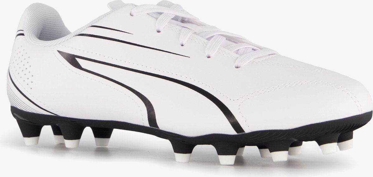 Witte Puma Vitoria FG voetbalschoenen maat 38 met vetersluiting en uitneembare zool, geschikt voor jongens en meisjes.