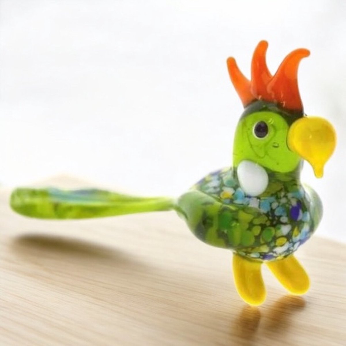 Glazen kleurrijke kaketoe vogel (ca 10x 7 cm) verzamelobject