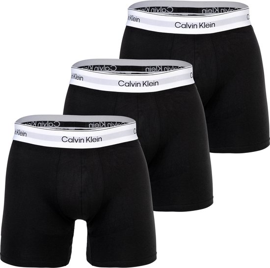 Drie zwarte Calvin Klein boxer briefs met witte tailleband met logo.